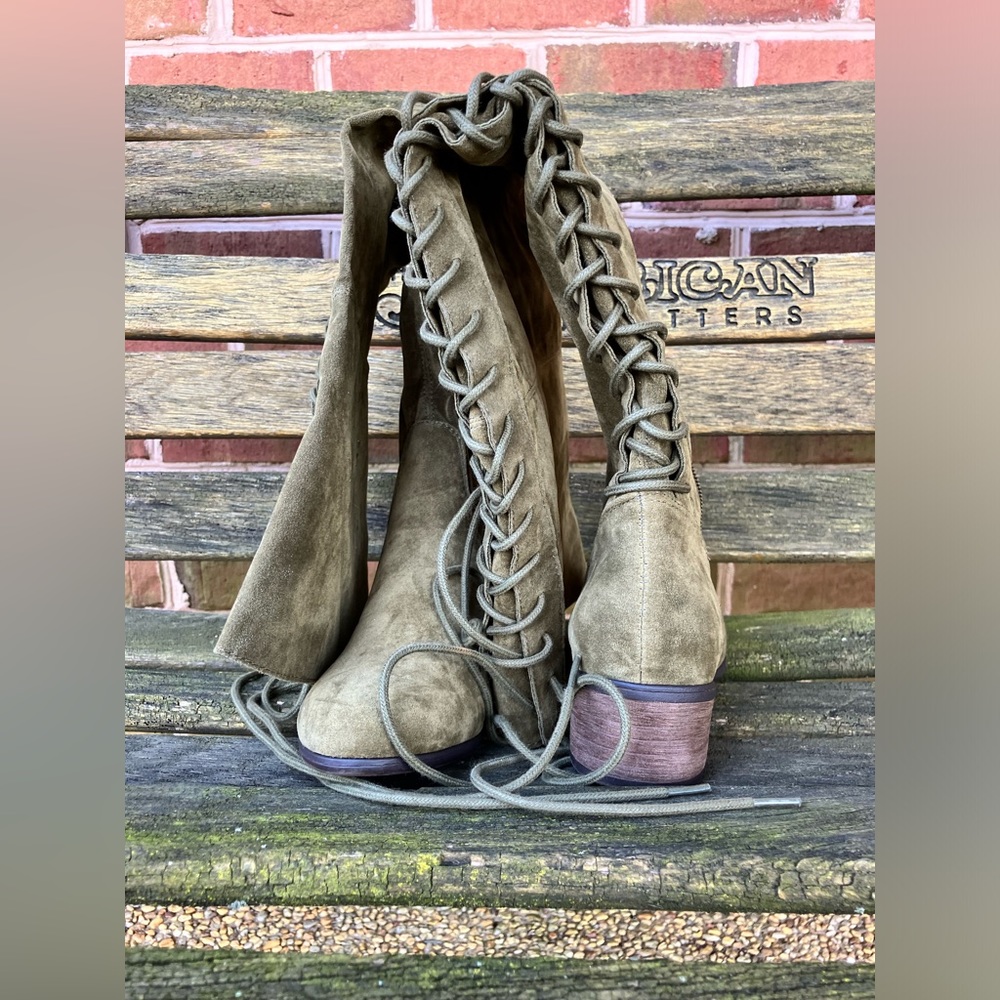 “Final Offer” EUC Breckelle’s Faux Suede Green Fashion Boots